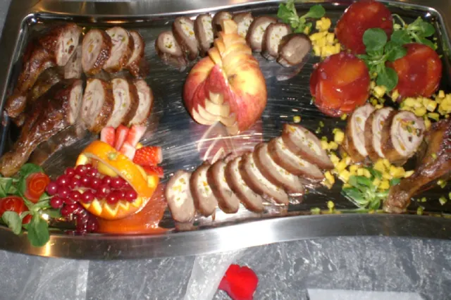 Buffets & Platten · 22