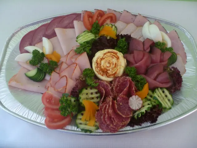 Buffets & Platten · 32