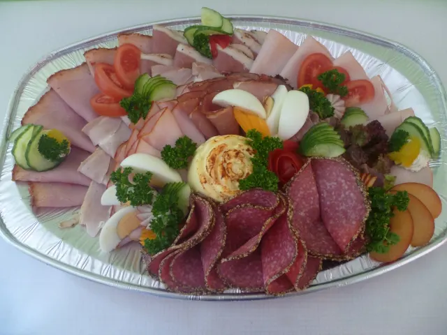 Buffets & Platten · 33